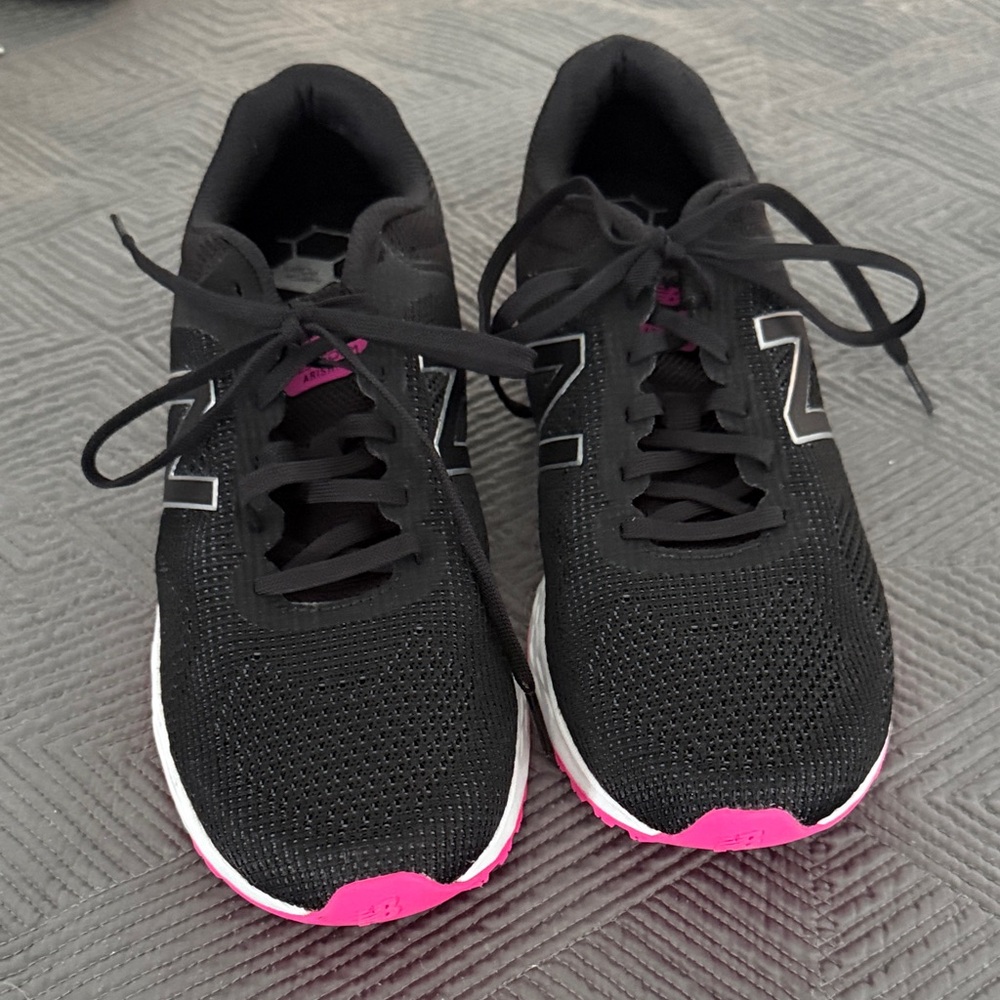 New Balance Women's Athletic Shoes in Black and Pink